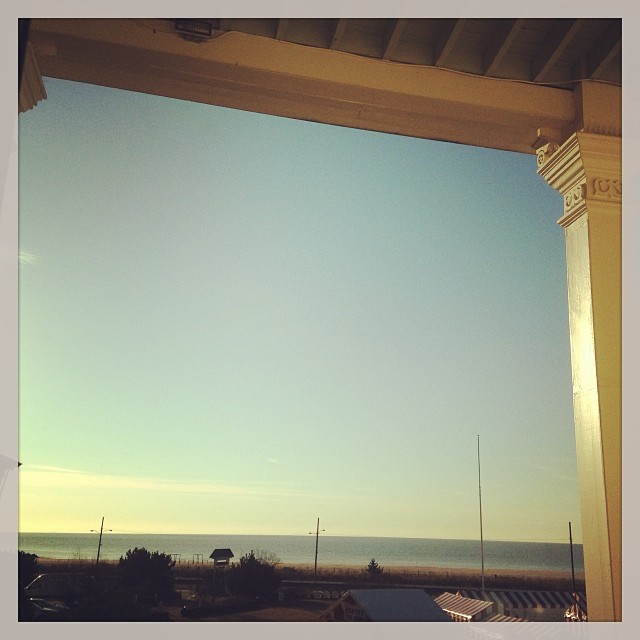 Amanecer frente al mar, visto desde Congress Hall. Cape May, New Jersey